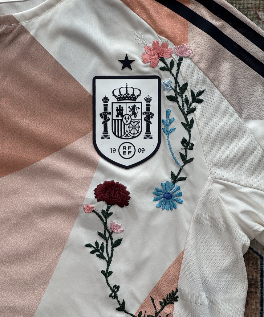 قميص إسبانيا المطرز 2022/2023