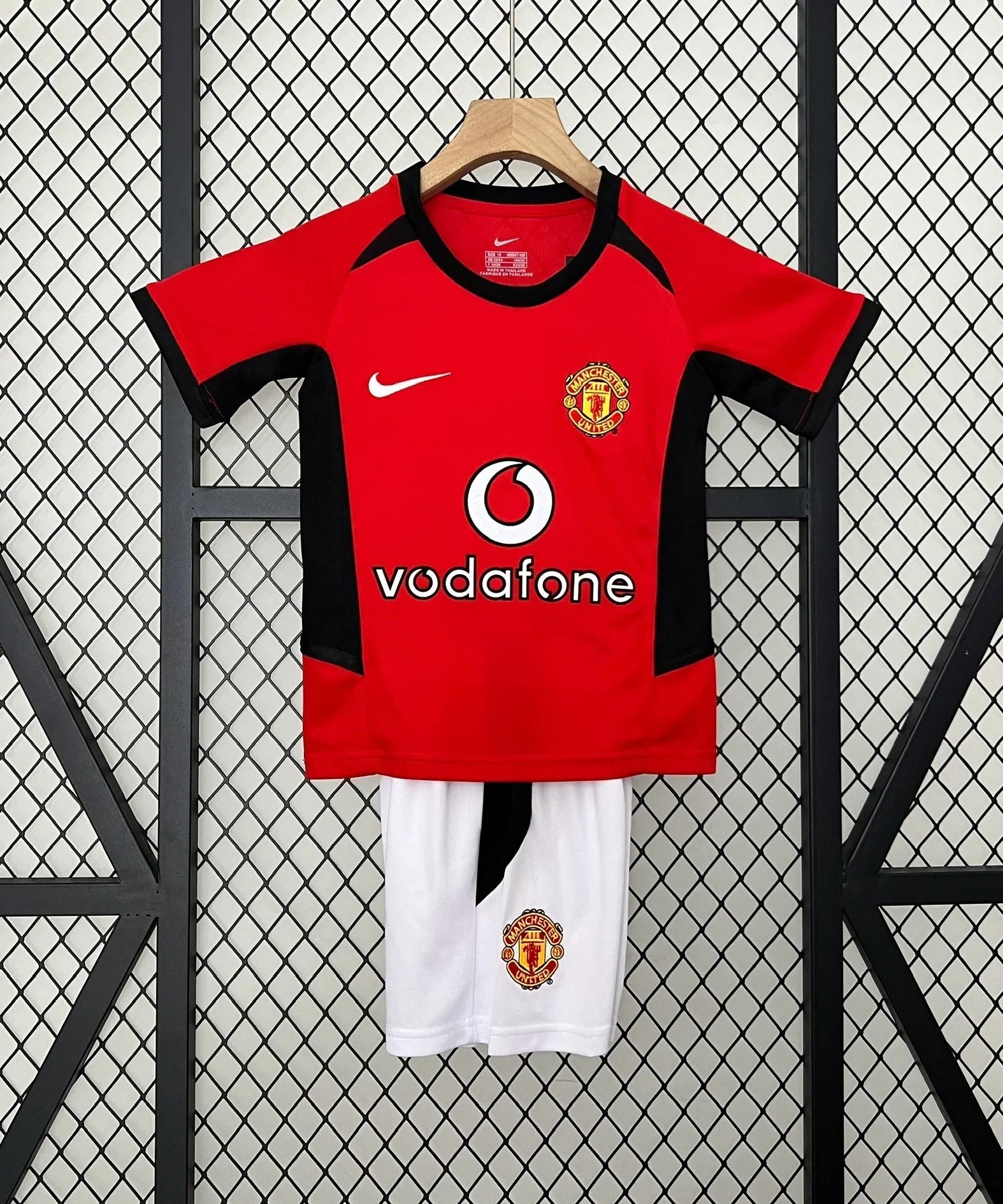 Manchester United Retro 02/04 Kids Home Jersey