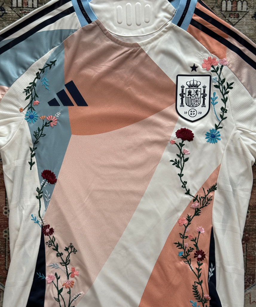 قميص إسبانيا المطرز 2022/2023