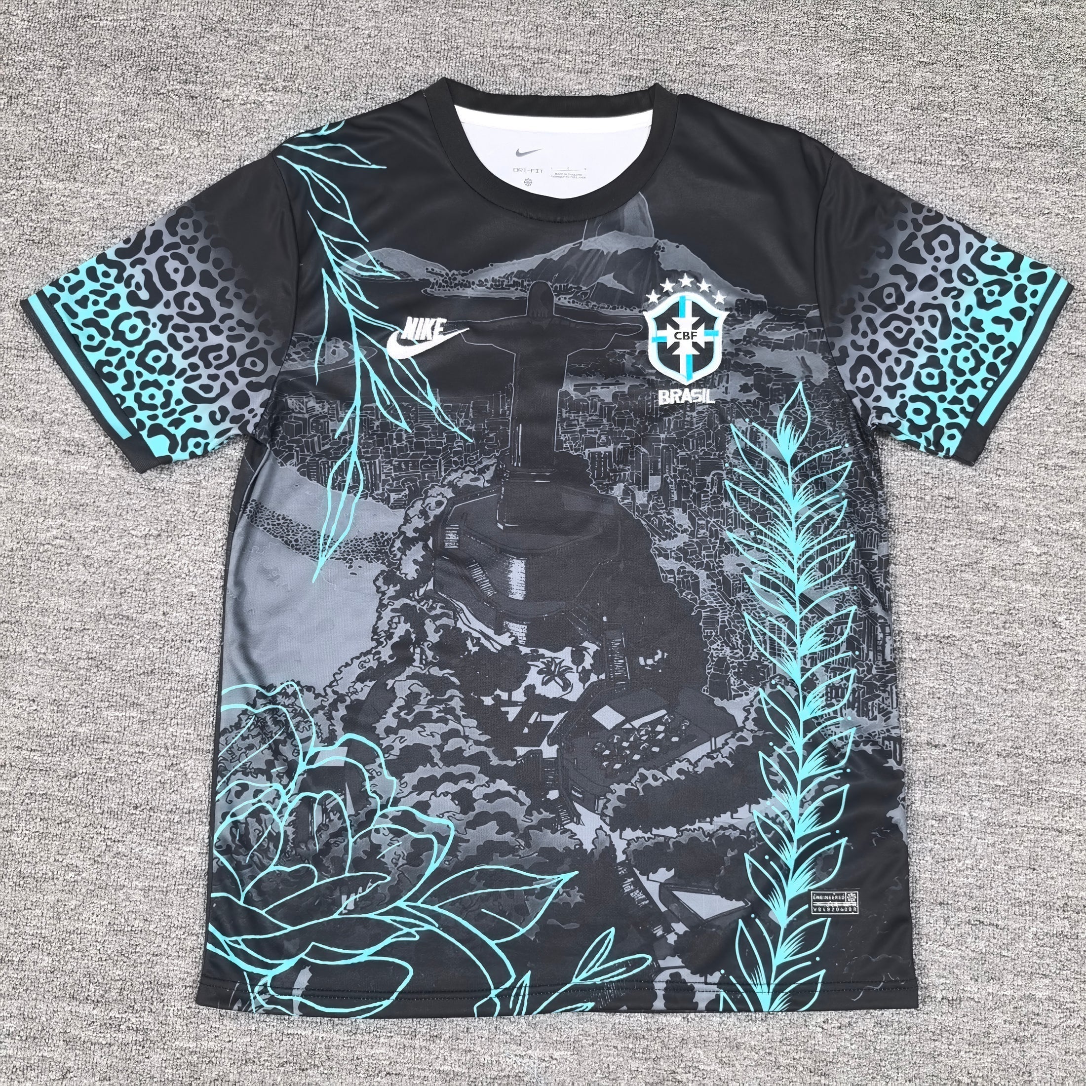 طقم "يسوع" البرازيلي الخاص