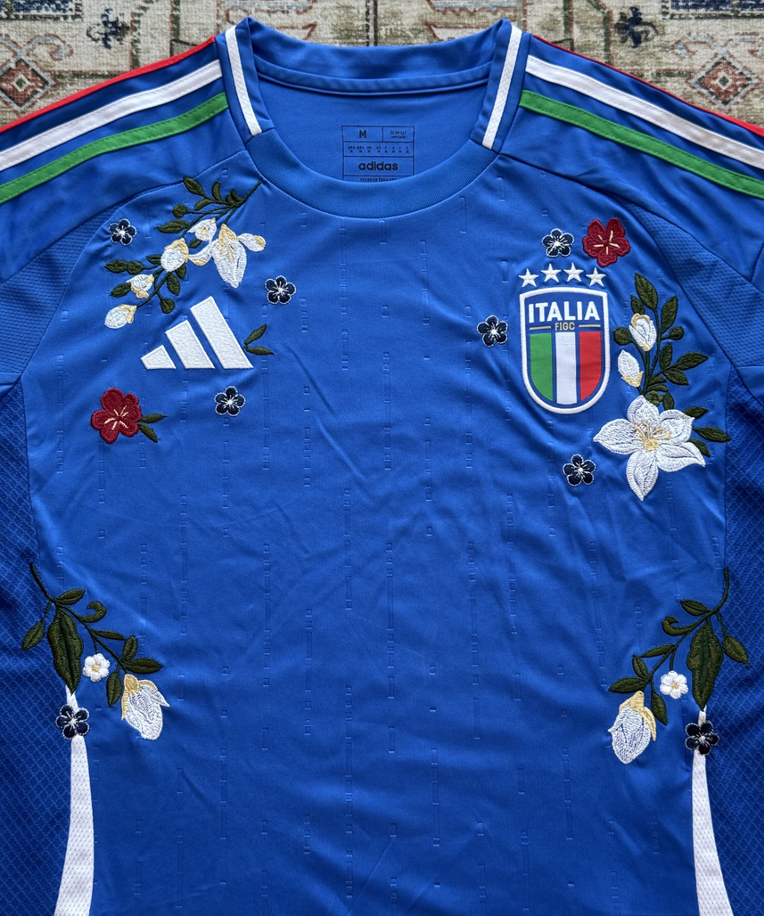 قميص إيطاليا المطرز 2024/2025