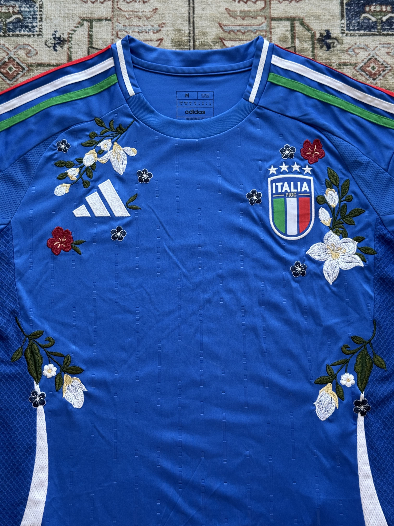 قميص إيطاليا المطرز 2024/2025