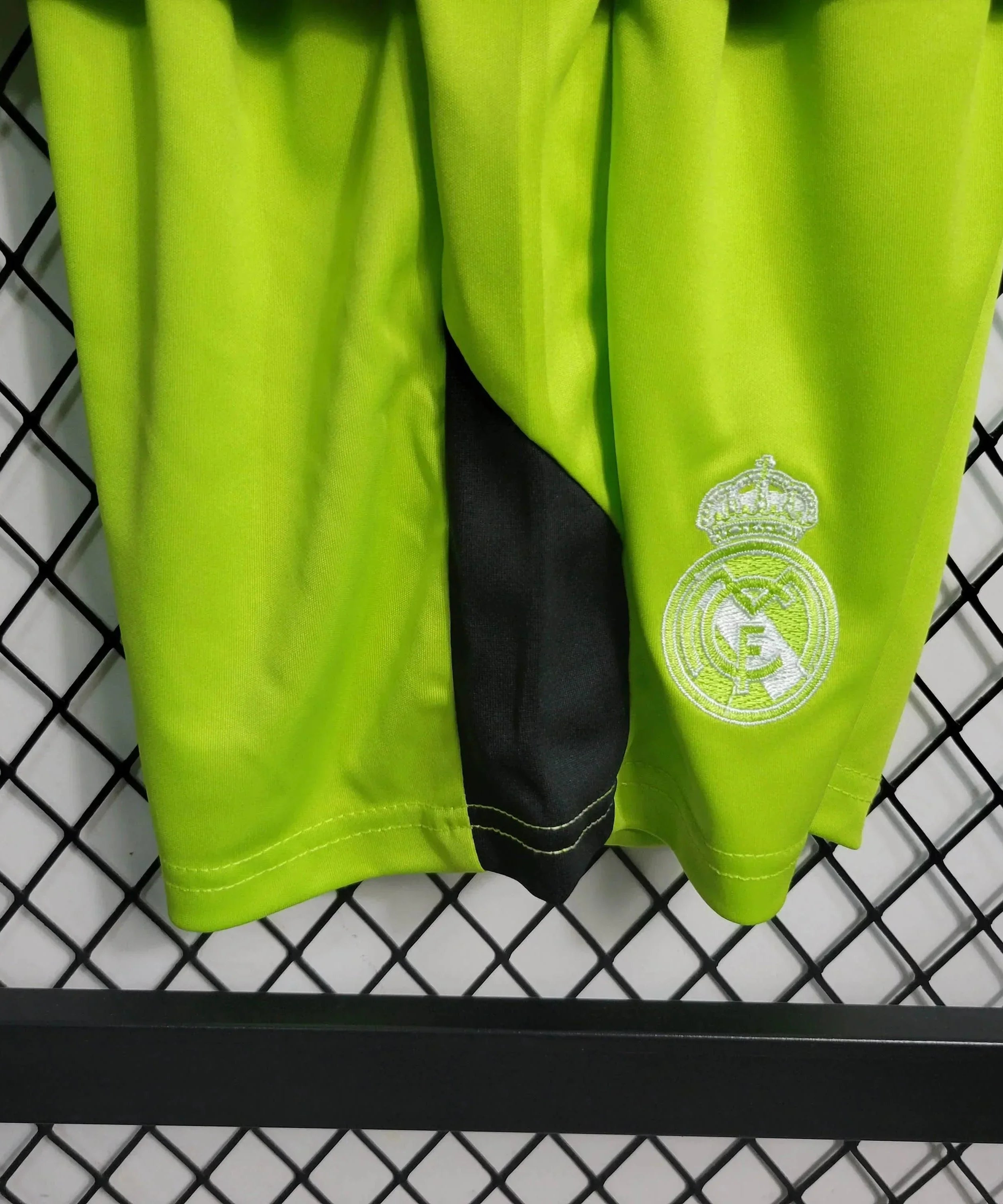 Real Madrid 23/24 Goalkeeper Green Jersey Kids