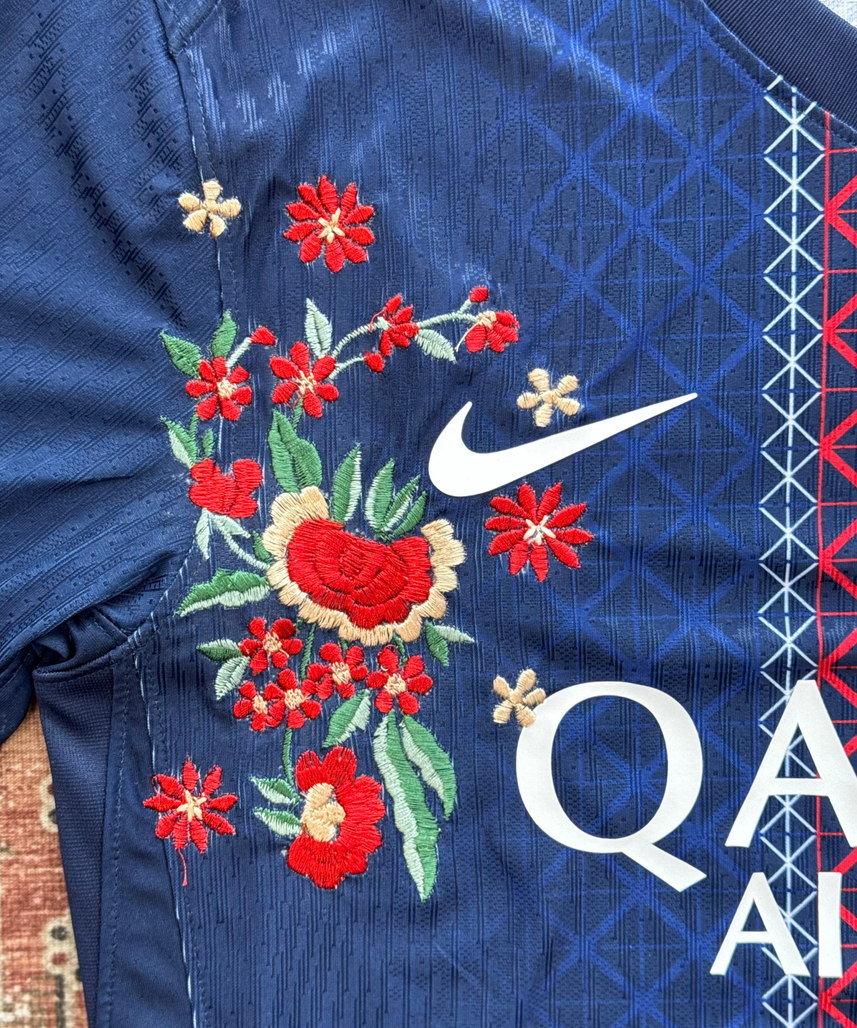 قميص باريس سان جيرمان المطرز 2023/2024