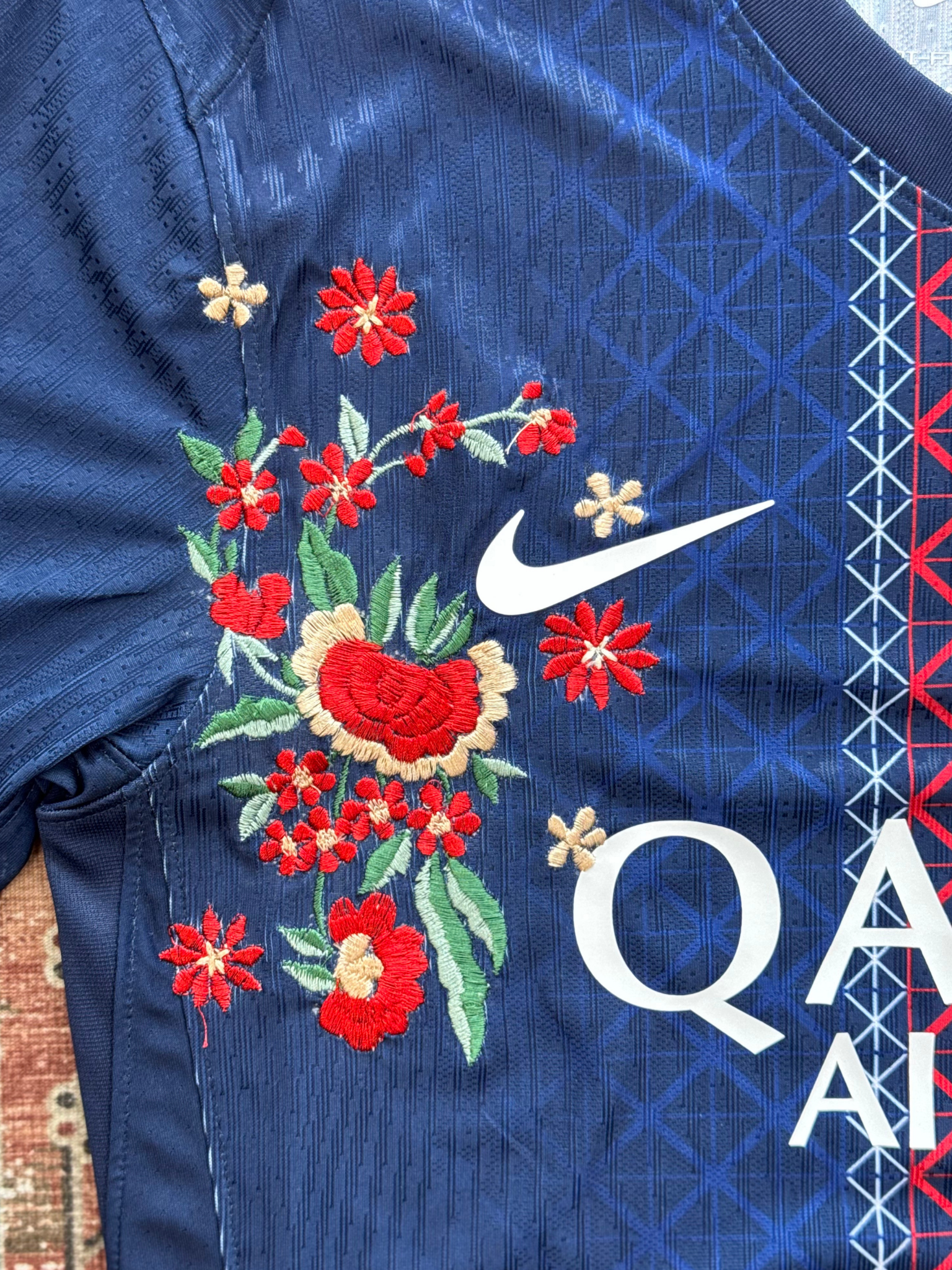 قميص باريس سان جيرمان المطرز 2023/2024