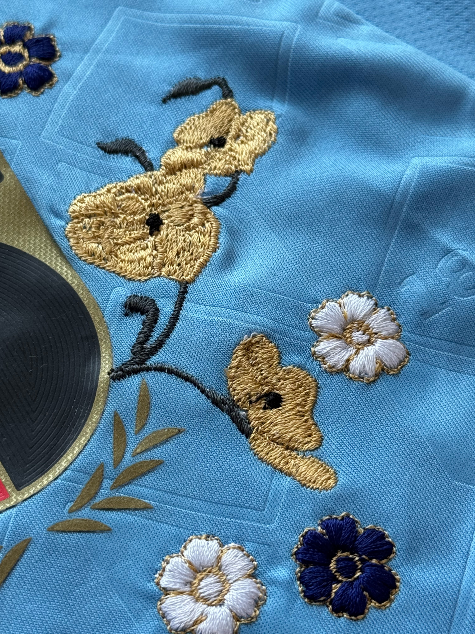 قميص بلجيكا المطرز 2024/2025