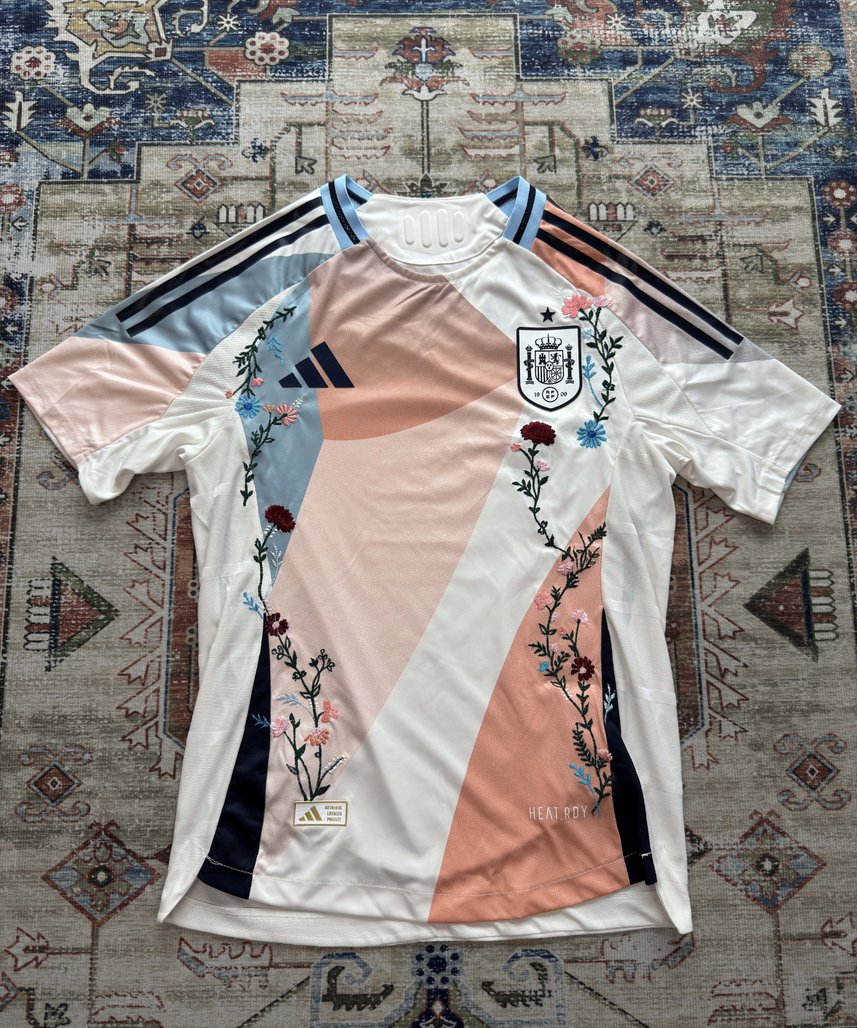 قميص إسبانيا المطرز 2022/2023