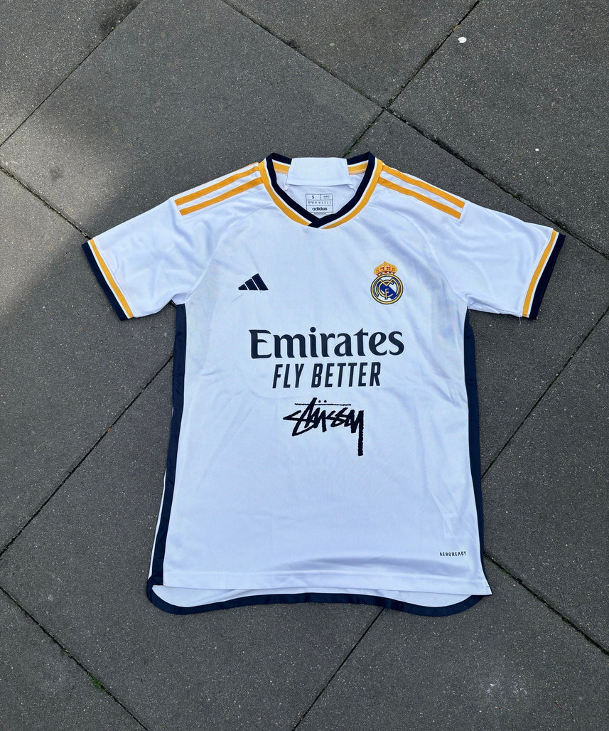طقم خاص لـ Stüssy x Real Madrid