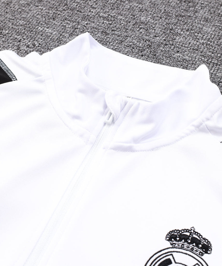 بدلة رياضية باللونين الأبيض والأسود من ريال مدريد IV