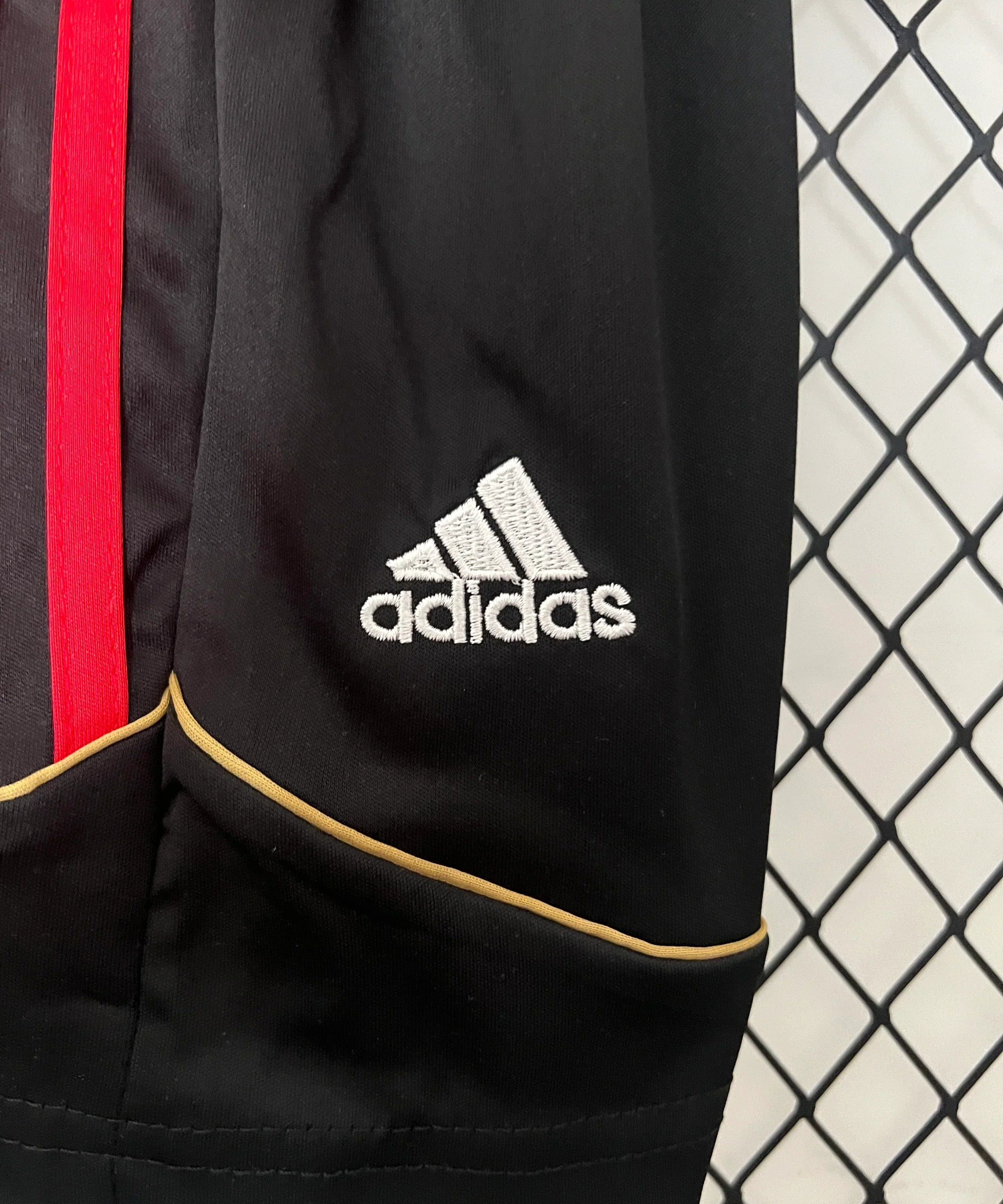 AC Milan Retro 06/07 Home Jersey