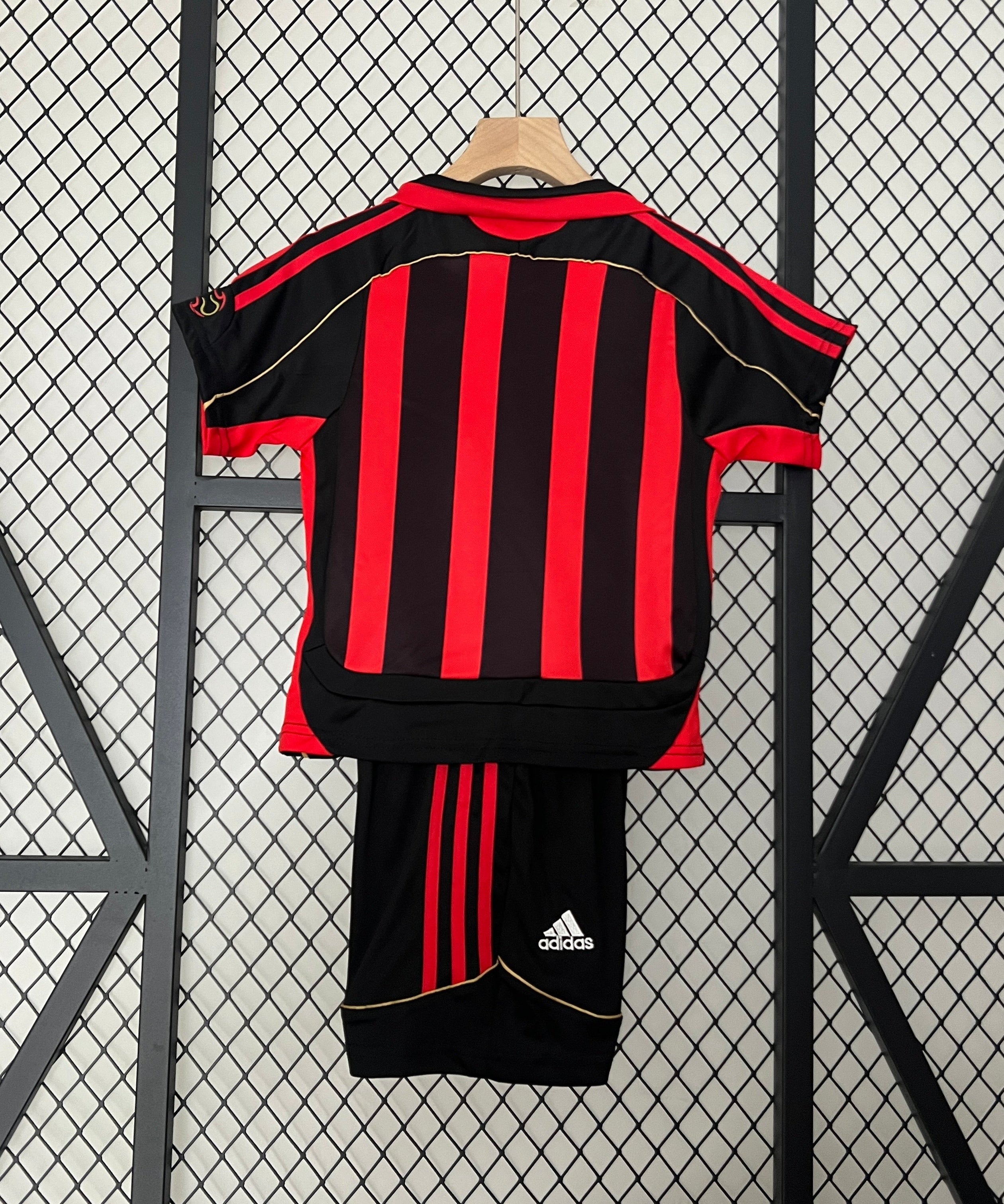 AC Milan Retro 06/07 Home Jersey