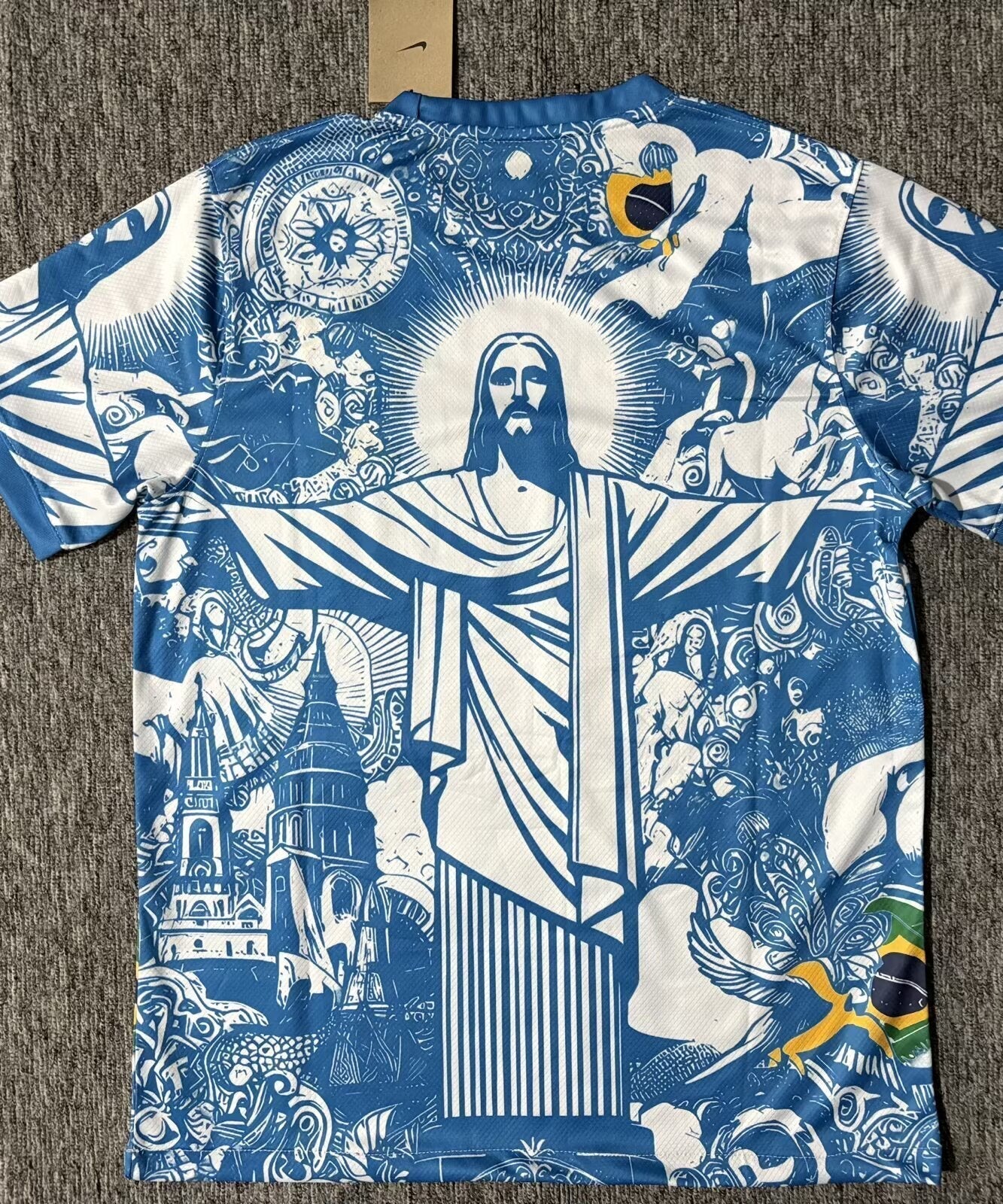 طقم "يسوع" البرازيلي الخاص